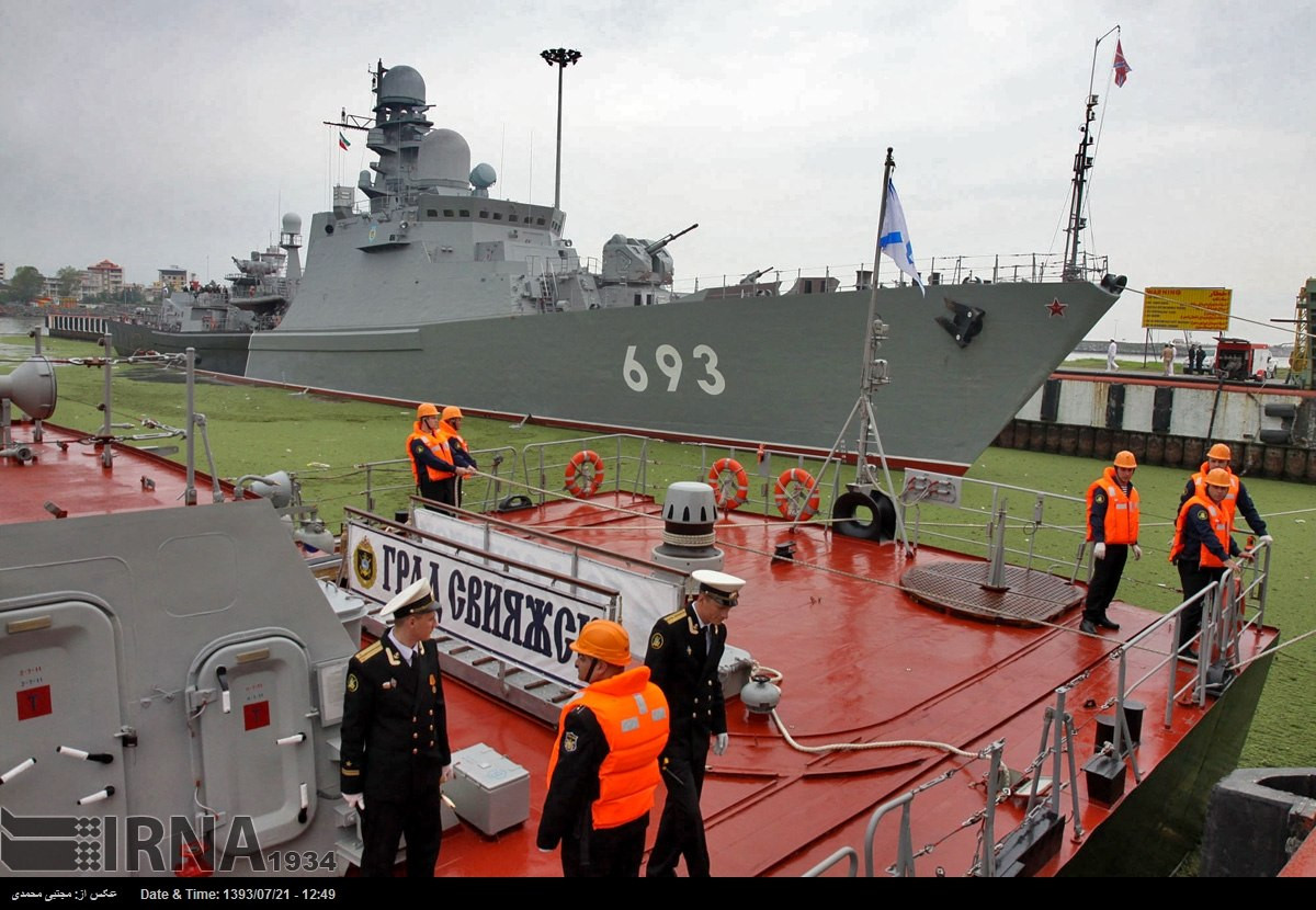 Ống phóng thẳng đứng đa năng còn cho phép tàu có khả năng đánh đất, sử dụng tên lửa chống ngầm. Ngoài ra, ống phóng thẳng đứng đa năng có thể tùy chỉnh để sử dụng cả tên lửa chống hạm Yakhont hoặc Brahmos.