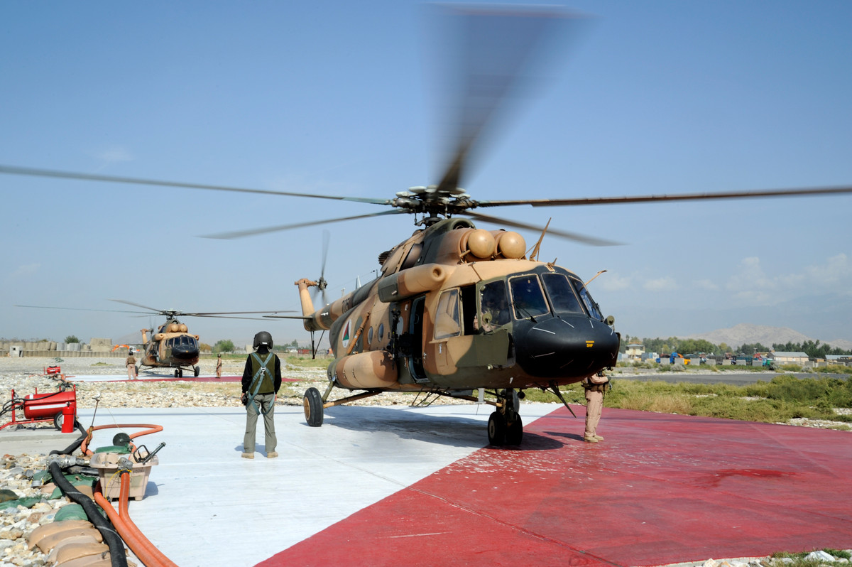 Với hai động cơ TV3-117BM cho công suất 1.900 mã lực mỗi động cơ. Các máy bay này được cho là hoạt động bền bỉ trong mọi điều kiện thời tiết với tầm hoạt động lên tới 580km. Chúng hoạt động ở độ cao và khu đồi núi phực tạp ngay cả trực thăng Mỹ cũng không làm được, điều này giúp Mi-17 trở thành ứng cử viên hoàn hảo cho Không quân Afghanistan sau khi lực lượng này được tái thành lập lại vào năm 2010. Nguồn ảnh: Wikimedia.