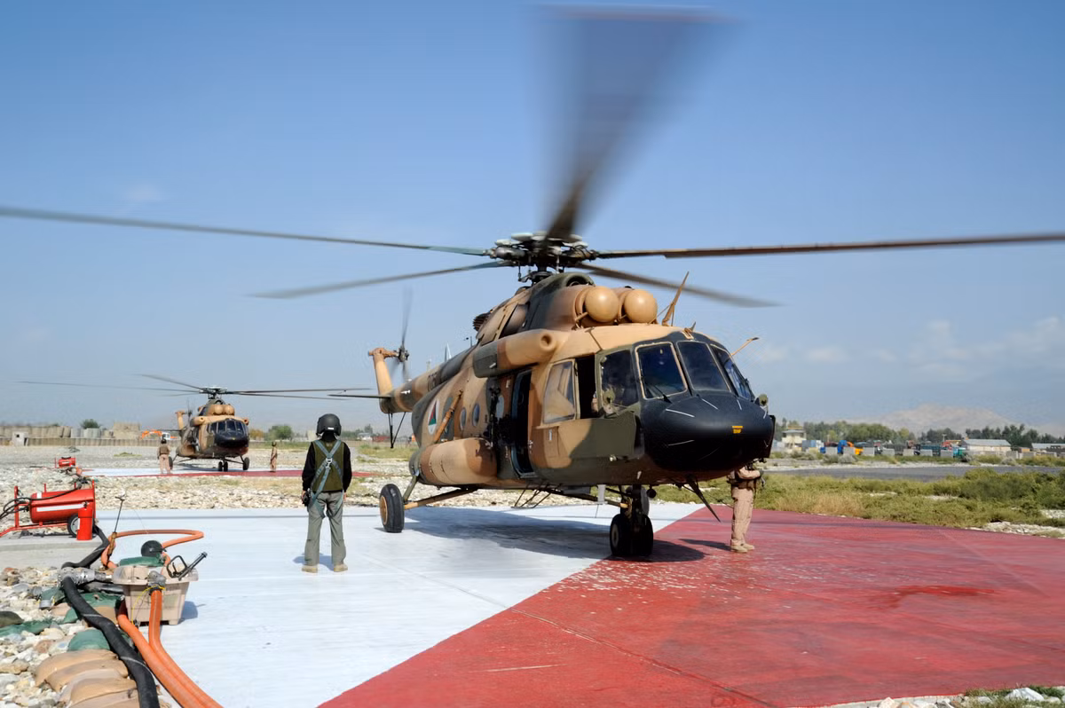 Với hai động cơ TV3-117BM cho công suất 1.900 mã lực mỗi động cơ. Các máy bay này được cho là hoạt động bền bỉ trong mọi điều kiện thời tiết với tầm hoạt động lên tới 580km. Chúng hoạt động ở độ cao và khu đồi núi phực tạp ngay cả trực thăng Mỹ cũng không làm được, điều này giúp Mi-17 trở thành ứng cử viên hoàn hảo cho Không quân Afghanistan sau khi lực lượng này được tái thành lập lại vào năm 2010. Nguồn ảnh: Wikimedia.