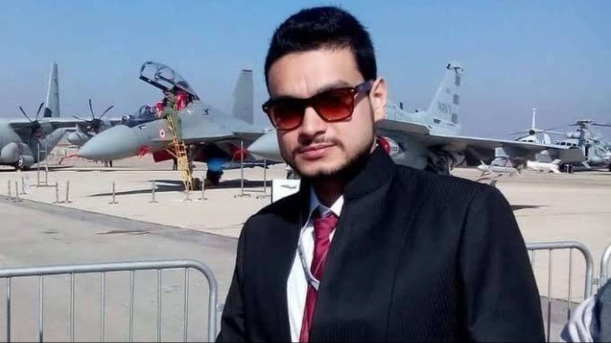 Trưởng cơ quan cảnh sát bang Uttar Pradesh, Asim Arun cho biết: "Chúng tôi đã tìm thấy thông tin rất nhạy cảm trên máy tính cá nhân của nhân viên Nishant Agraval. Chúng tôi có bằng chứng cho thấy nghi phạm đã trao đổi thư từ trên Facebook với những người sử dụng từ Pakistan". Hình ảnh "điệp viên" Nishant Agraval khi còn làm việc cho liên doanh BrahMos.