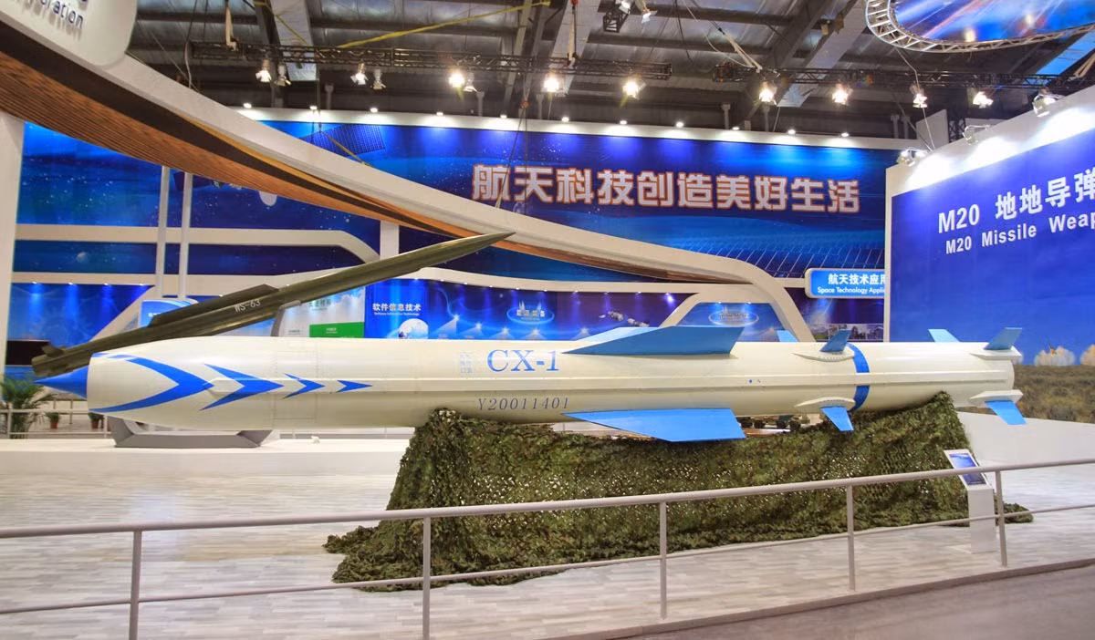 Theo Wang Hongpo, thiết kế trưởng của tên lửa, cho biết CX-1 là một thiết kế hoàn toàn mới với hai cánh, điều khiển khí động học và phần đuôi của CX-1 hoàn toàn khác BrahMos.