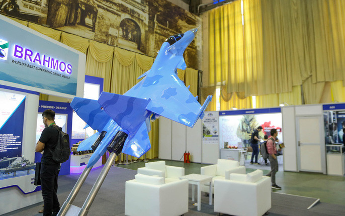 Máy bay chiến đấu