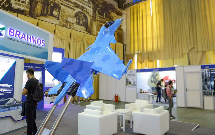 Máy bay chiến đấu