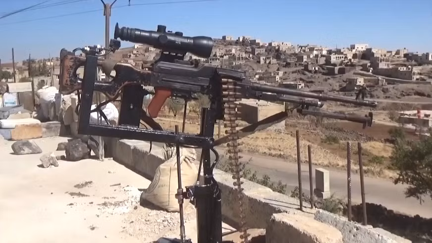 Để phù hợp hơn với điều kiện hiện có, hệ thống vũ khí tự động của kỹ sư Salam có thể được tích hợp với nhiều dòng súng bộ binh khác nhau từ súng trường tấn công, súng máy tới súng bắn tỉa. Hầu hết các loại vũ khí này đều có thể dễ dàng tìm thấy ở Syria hiện tại. Nguồn ảnh: Sputnik.