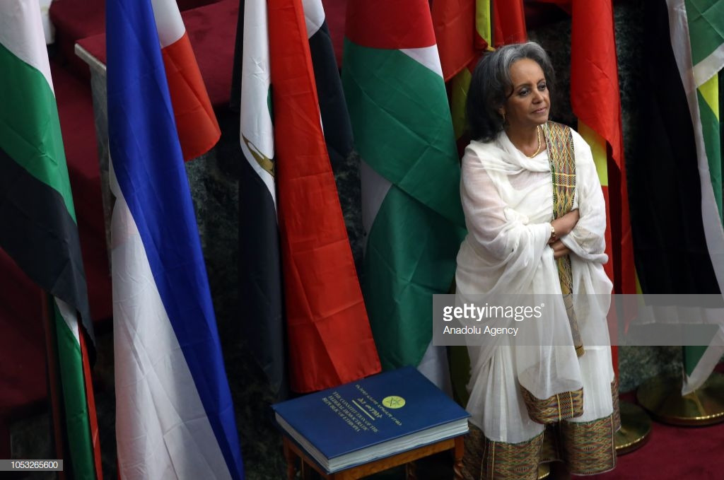 Trong Hiến pháp Ethiopia, vị trí Tổng thống chỉ mang tính nghi thức còn Thủ tướng nắm giữ quyền lực chính trị. Nữ nguyên thủ quốc gia cuối cùng của châu Phi là Tổng thống Mauritania Ameenah Gurib-Fakim, người đã từ chức vào tháng Ba vì một vụ bê bối chi tiêu. Bà phủ nhận đã thực hiện việc gì sai trái. Ảnh: Getty Images.