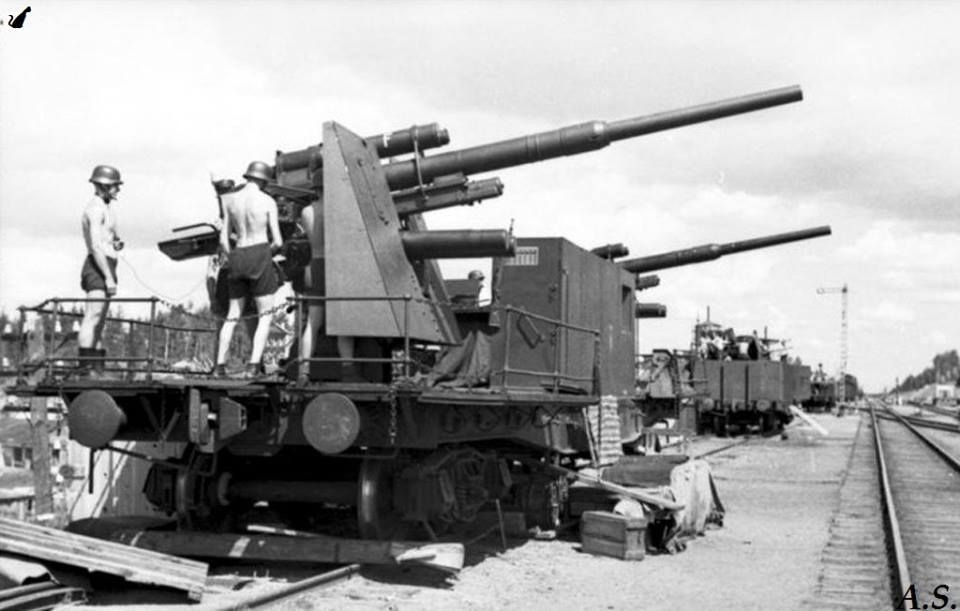 Flak 8,8cm hay còn được gọi là "Pháo 88 ly" là một trong những vũ khí đáng sợ nhất mà quân Đức sử dụng rộng rãi từ chiến trường Bắc Phi tới Nga. Từ "Flak" là viết tắt của một cụm từ tiếng Đức Flugzeugabwehrkanone, nghĩa là "pháo phòng không". Pháo 88 li từng là cơn ác mộng với không binh, bộ binh và xe tăng của quân Đồng minh bởi tính chính xác, khả năng hủy diệt và sự linh hoạt của nó.