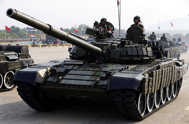 Có một điều khá thú vị là những xe tăng T-72S này của Myanmar được nước này mua từ Ukraine chứ không phải mua từ Liên Xô hay Nga. Tính tới năm 2015, Quân đội Myanmar có trong biên chế tổng cộng 139 chiếc T-72S tương đương với 3 trung đoàn. Nguồn ảnh: MMilitary.