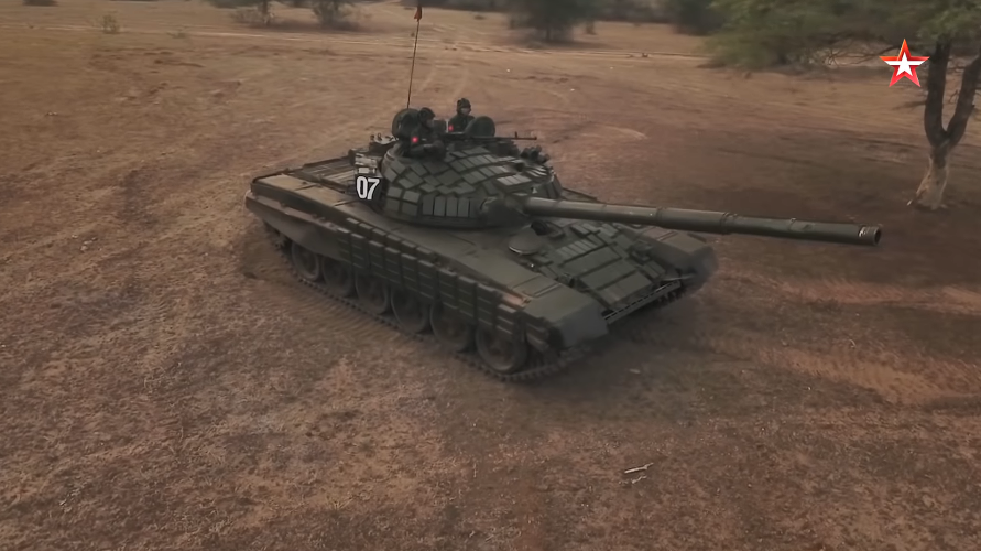 Từ một số ưu điểm trên có thể thấy, T-72S là dòng xe tăng chiến đấu chủ lực mạnh nhất của Quân đội Myanmar trước khi họ được trang bị xe tăng MBT-2000 mua từ Trung Quốc. Dù vậy so về khả năng chiến đấu và sự bền bỉ, xe tăng của Liên Xô vẫn tỏ ra nhỉnh hơn so với Trung Quốc. Nguồn ảnh: tvzvezda.ru.