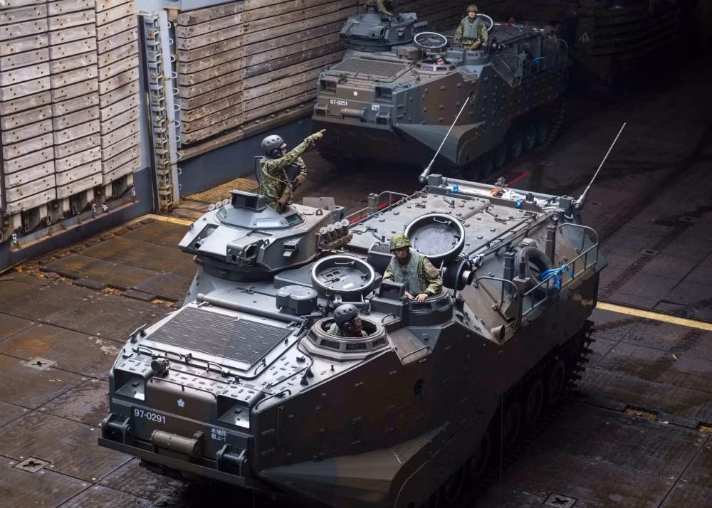 Tham gia cuộc tập trận này lực lường Phòng vệ Nhật Bản có vai trò hỗ trợ cứu thương và di tản thương binh. Quân đội Mỹ và Philippines đóng vai trò tấn công chính trong kịch bản mô phỏng giành lại lãnh thổ bị quân khủng bố chiếm đóng. Nguồn ảnh: dvidshub.