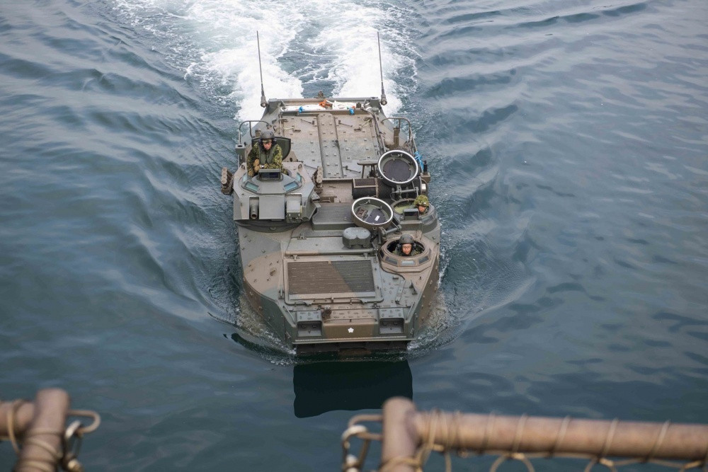 Quá trình chuyển giao AAV-P7/A1 cho Nhật Bản được Mỹ tiến hành từ cuối năm 2017. Ngoài biến thể chở quân AAV-P7/A1, Nhật Bản còn mua thêm các biến thể AAVC-7A1 (chỉ huy) và AAVR-7A1 (cứu kéo) của dòng xe bọc thép lội nước này. Nguồn ảnh: dvidshub.