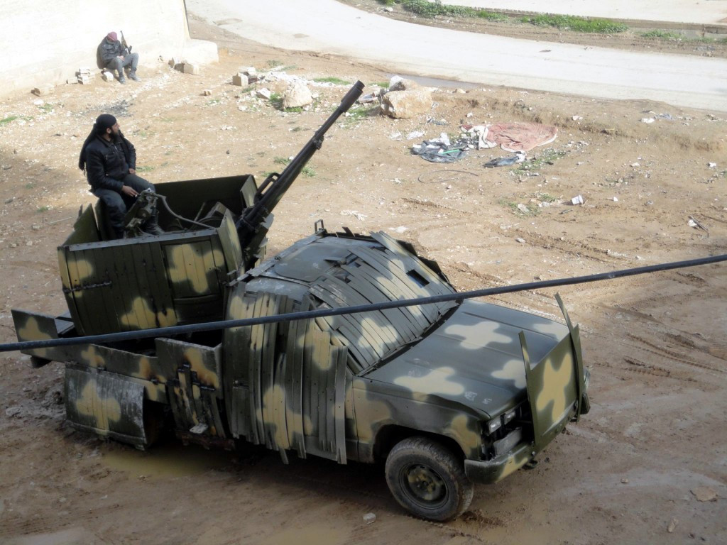 Nhưng có một điều cũng phải thừa nhận là ý tưởng chế tạo các loại vũ khí nước ngoài bên trong lòng nước Mỹ của SOCOM không hề tồi khi giúp Lầu Năm Góc giải quyết được hàng mớ rắc rối liên quan đến mặt pháp lý khi phải mua vũ khí từ các quốc gia thù địch, hoặc không thể xác thực được tình trạng và chất lượng của các lô vũ khí trôi trên thị trường hiện nay. Nguồn ảnh: NoisyRoom.net.