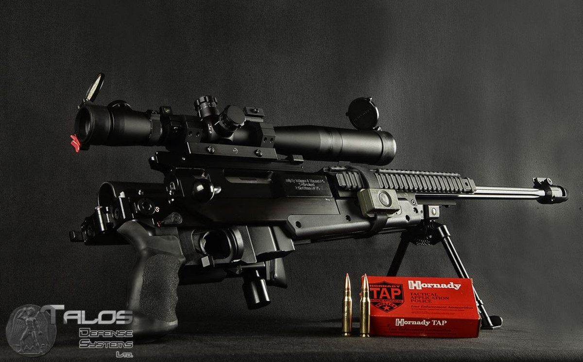 Trên thực tế Brugger &amp; Thomet APR là biến thể cải tiến của mẫu súng trường bắn tỉa chính xác PGM do hãng PGM Précision của Pháp chế tạo. Và nó được phát triển dựa trên đơn đặt hàng của Quân đội Singapore với Brugger &amp; Thomet vào năm 2003. Nguồn ảnh: Talos.