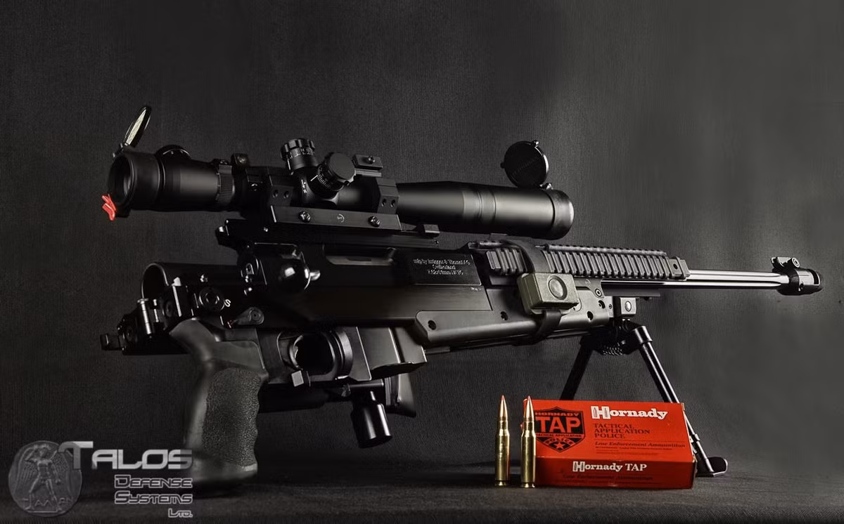 Trên thực tế Brugger &amp; Thomet APR là biến thể cải tiến của mẫu súng trường bắn tỉa chính xác PGM do hãng PGM Précision của Pháp chế tạo. Và nó được phát triển dựa trên đơn đặt hàng của Quân đội Singapore với Brugger &amp; Thomet vào năm 2003. Nguồn ảnh: Talos.