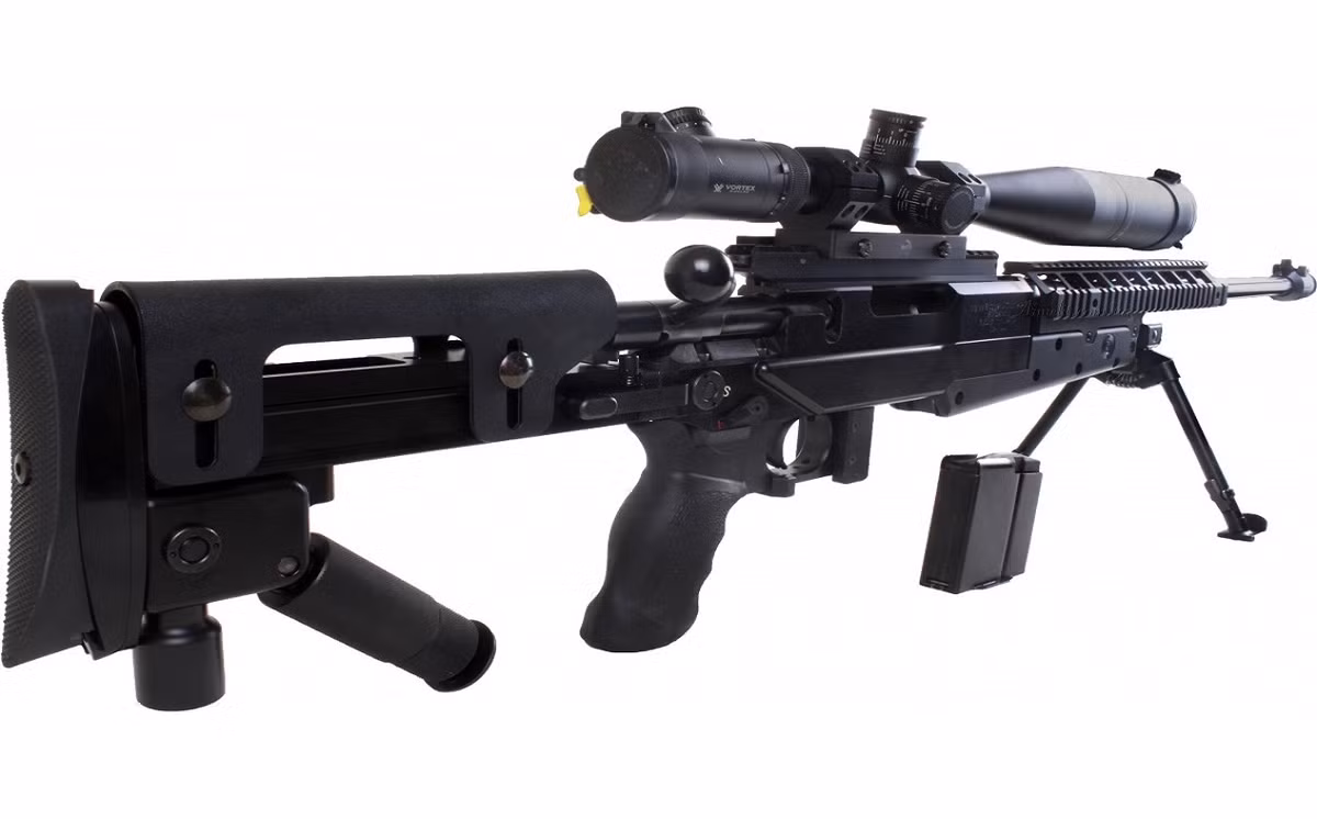 Toàn bộ phần thân súng ở các biến thể của APR đều được làm bằng nhôm với thiết kế đơn giản, dễ tháo lắp khi bảo trì sửa chữa. Và quan trọng nhất là nó có thể hoạt động ở nhiều môi trường khắc nghiệt nhất. Trọng lượng tối đa của APR ở biến thể APR 308 Việt Nam sử dụng ở Sharp Blade là 7.1kg và súng có chiều dài 1.139mm và khi gấp báng là 906mm. Nguồn ảnh: soldierweapons.ru.