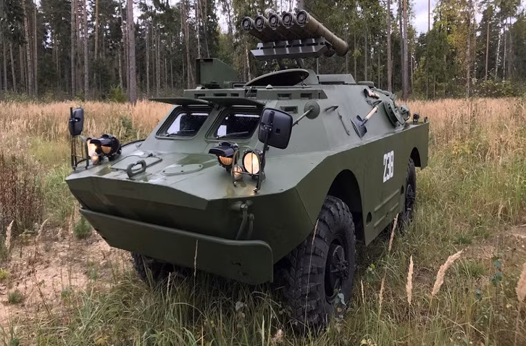 9P148 "Konkurs" được đánh giá là một trong những tổ hợp chống tăng tự hành cơ động nhất của Liên Xô trong Chiến tranh Lạnh khi nó là sự kết hợp giữa khả năng cơ động và sức mạnh hỏa lực. Các tên lửa 9M111 và 9M113 có tầm bắn xấp xỉ cũng trên dưới 4.000m (2.000m với với 9M111) khả năng xuyên phá 600mm giáp đồng nhất cho phép tổ hợp vũ khí này đánh bại các cỗ xe tăng phương Tây thời bấy giờ. Nguồn ảnh: drive2.com.