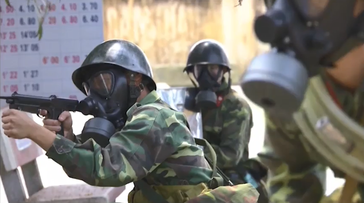 Với thiết kế nhỏ gọn, tốc độ bắn nhanh và có độ tin cậy cao, những khẩu tiểu liên PM-63 hiện vẫn được trang bị cho bộ đội phòng hóa Việt Nam trong nhiệm vụ huấn luyện cũng như sẵn sàng chiến đấu. Đặc biệt PM-63 khá thích hợp cho các nhiệm vụ chống khủng bố và giải cứu con tin của Binh chủng Hóa học. Nguồn ảnh: QPVN.