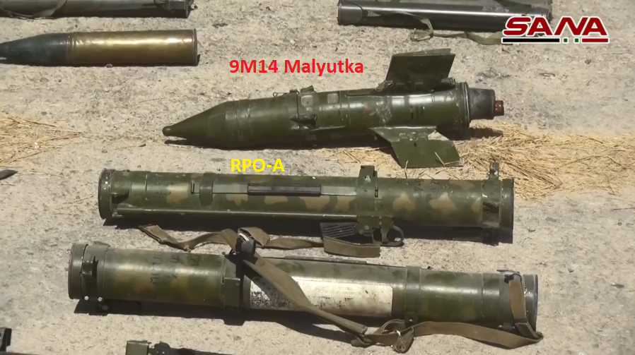 Đạn tên lửa 9M14M của tên lửa chống tăng dẫn đường 9M14 Malyutka, cạnh ngay nó là ống phóng đạn nhiệt áp RPO-A. Nguồn ảnh: SANA.