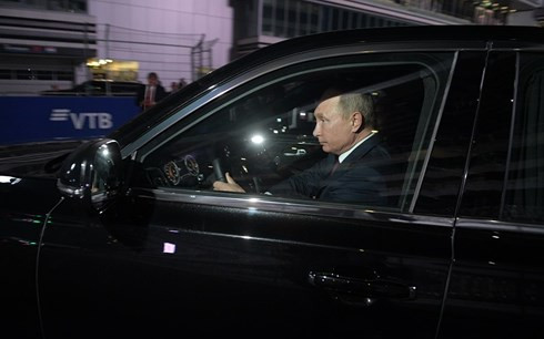 Tong thong Putin lai xe dua Tong thong Ai Cap tham duong dua F1-Hinh-2