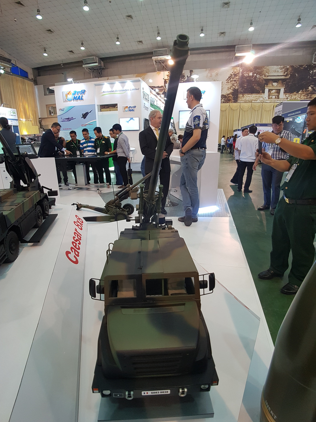 Thời gian triển khai sẵn sàng chiến đấu hoặc chuyển sang trạng thái hành quân mất chưa đầy một phút. Pháo tự hành Caesar có thể hoạt động chiến đấu trong phạm vi 600km, tốc độ tối đa lên đến 100km/h, tốc độ trung bình 50km/h.