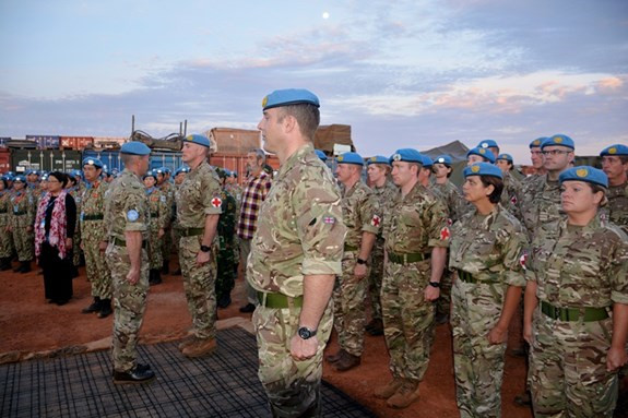 Thiếu tá Nguyễn Thành Công, Phó giám đốc phụ trách chuyên môn BVDC 2.1 cho biết, ngay sau khi triển khai toàn bộ lực lượng tới Bentiu, bệnh viện đã khẩn trương tiến hành các công việc lắp đặt các trang thiết bị và máy móc y tế phục vụ công việc khám, chữa bệnh ở khu làm việc tạm thời tại các căn lều dã chiến do bệnh viện của Anh bàn giao.