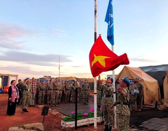 Ngay sau ngày tiếp nhận bệnh viện từ Anh, BVDC 2.1 đã tiến hành trực và làm việc theo chế độ, nhằm sẵn sàng tiếp nhận những bệnh nhân đầu tiên sau khi được Phòng Y tế của UNMISS cho phép hoạt động chính thức. Dự kiến, vào đầu tuần tới, lãnh đạo Phòng Y tế của UNMISS sẽ từ thủ đô Juba tới Bentiu để đánh giá năng lực của BVDC 2.1, trước khi phê chuẩn cho phép bệnh viện tiếp nhận những bệnh nhân đầu tiên.