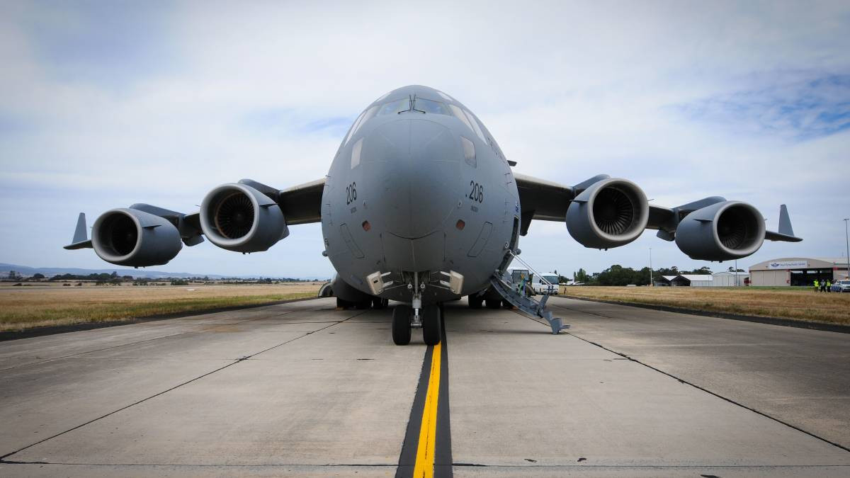 Được biết hiện Mỹ là quốc gia sở hữu số C-17 nhiều nhất thế giới với 213 chiếc, giá thành của mỗi chiếc máy bay vận tải này cũng lên đến 218 triệu USD thuộc hàng đắt đỏ nhất nhì thế giới, trong khi đó mỗi giờ bay của C-17 tiêu tốn khoảng 23.800 USD. Nguồn ảnh: Wikipedia.