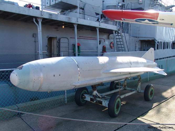 Trọng lượng của tên lửa là 2.340 kg, tốc độ tối đa là 0,9 mach và tầm hoạt động là 40 km. Ảnh: Military-Today.