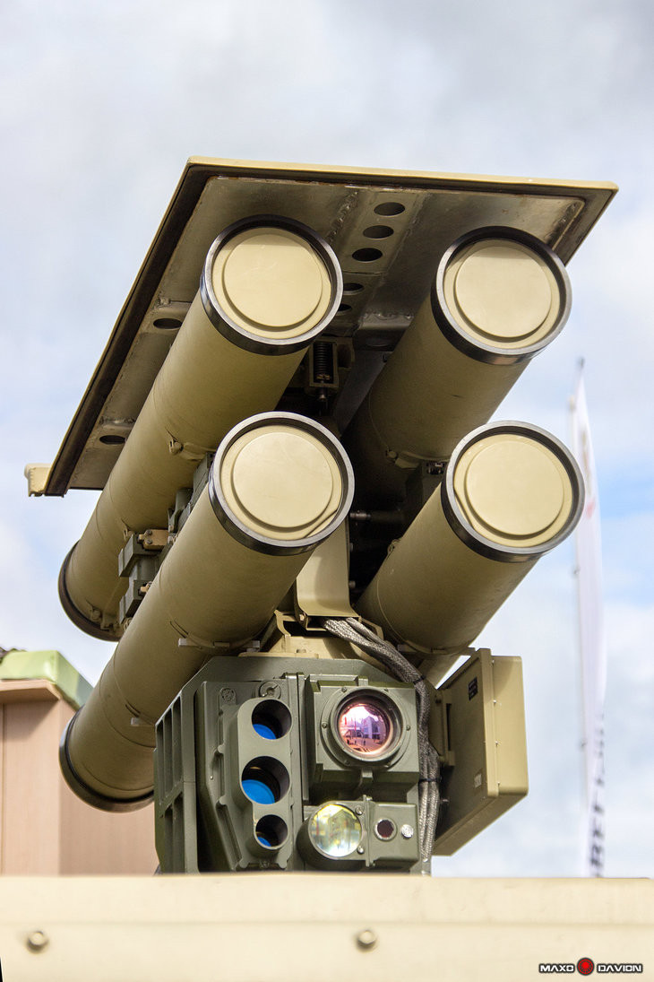 Kornet-EM được thiết kế để tấn công các mục tiêu cố định cũng như di động trên mặt đất, trên biển và trên không. Khi sử dụng các tên lửa điều khiển chống tăng 9M133M-2 và 9M133FM-2, Cornet-D có thể tấn công mục tiêu ở khoảng cách từ 100 đến 8.000m. Phạm vi bắn của Kornet-EM có thể lên tới 10.000m nếu lắp tên lửa điều khiển chống tăng 9M133FM-3.