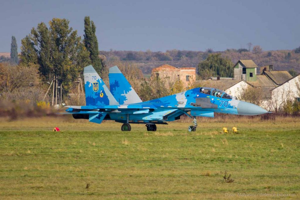 Cũng theo thông báo của Bộ Quốc phòng Ukraine, thi thể của hai phi công trên chiếc Su-27UB đã được tìm thấy, còn chiếc Su-27 bị phá hủy hoàn toàn sau vụ tai nạn. Các nguồn tin giấu tên của Không quân Mỹ tại Ukraine cũng đã xác nhận về thông tin vụ tai nạn nhưng lại từ chối cung cấp thông tin chi tiết. Nguồn ảnh: Dylan Malyasov.