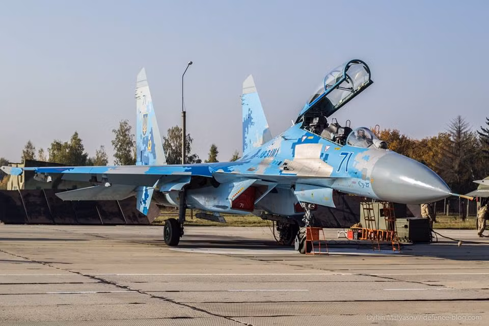 Trước khi Su-27UB gặp nạn, truyền thông Ukraine từng đưa tin về chiến tích của chiến đấu cơ Su-27 của nước này tại cuộc tập trận Clear Sky – 2018, khi nó đánh bại F-15C của Không quân Mỹ trong các bài diễn tập trên không. Nguồn ảnh: Dylan Malyasov.