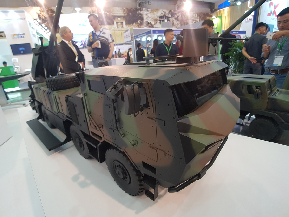 Được biết, đây cũng là lần đầu tiên Nexter giới thiệu các mẫu pháo hiện đại nhất của mình dành cho thị trường Đông Nam Á nói chung và Việt Nam nói riêng. Và đến triển lãm HSE 2018, tập đoàn này mang theo ba mẫu pháo gồm lựu pháo GIAT LG1, pháo tự hành Caesar 6x6 và Caesar 8x8.