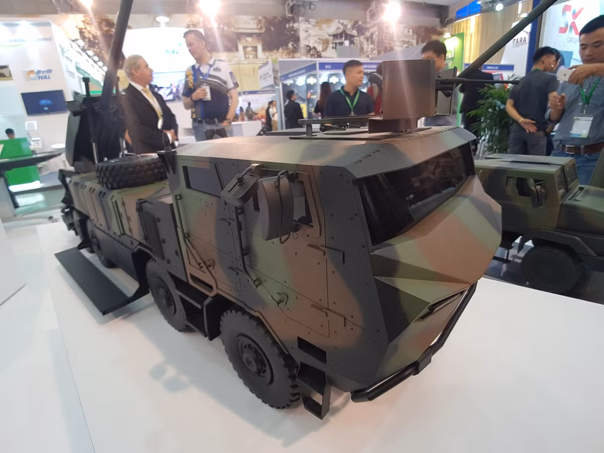 Được biết, đây cũng là lần đầu tiên Nexter giới thiệu các mẫu pháo hiện đại nhất của mình dành cho thị trường Đông Nam Á nói chung và Việt Nam nói riêng. Và đến triển lãm HSE 2018, tập đoàn này mang theo ba mẫu pháo gồm lựu pháo GIAT LG1, pháo tự hành Caesar 6x6 và Caesar 8x8.