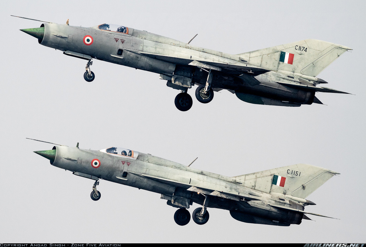 Với thiết kế cánh tam giác đặc trưng, MiG-21 là mẫu máy bay chiến đấu đầu tiên của Liên Xô thành công trong việc kết hợp giữa tính năng của máy bay tiêm kích và đánh chặn trong cùng một máy bay. Nguồn ảnh: Airliners