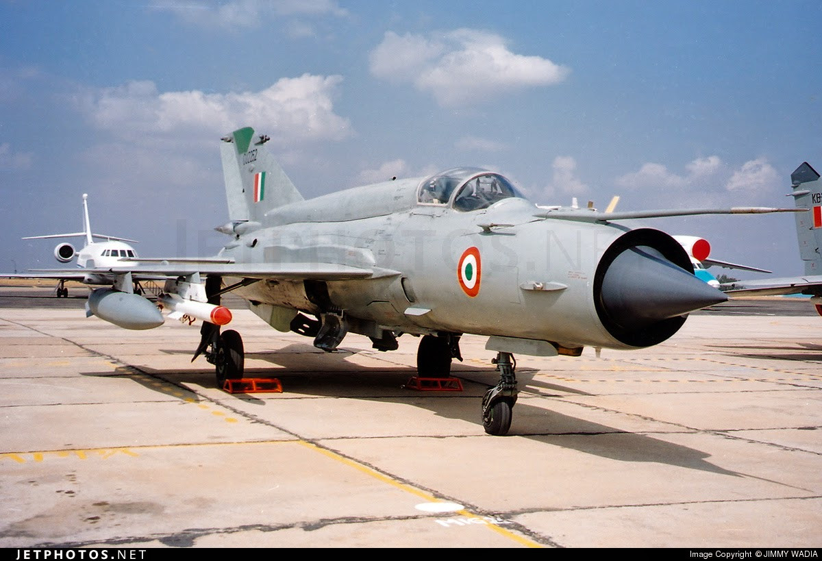 Liên Xô bắt đầu sản xuất hàng loạt những chiếc MiG-21 đầu tiên từ năm 1959 và đã có hơn 10.600 chiếc được xuất xưởng trong suốt thời gian đó. Trong khi đó Ấn Độ bắt đầu đưa vào trang bị MiG-21 trong năm 1963 với số lượng lên tới gần 1.000 chiếc. Nguồn ảnh: Jetphotos.
