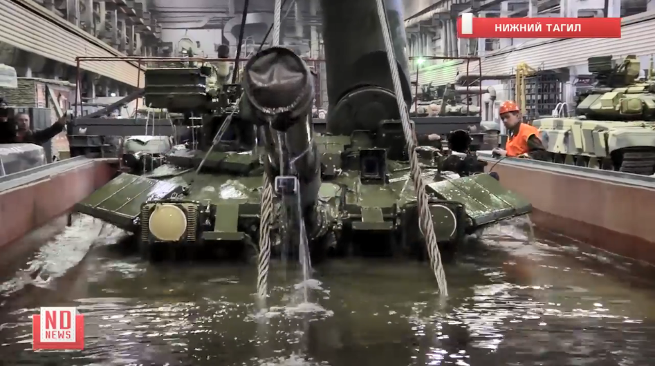 Nếu những hình ảnh xe tăng T-90 đang được UralVagonZavod thử nghiệm trên chính là của Việt Nam, thì rất có thể đến cuối năm nay chúng ta sẽ được nhận những chiếc T-90S/SK thuộc lô đầu tiên trong hợp đồng mua 64 chiếc ký vào năm 2017. Nguồn ảnh: ND News.