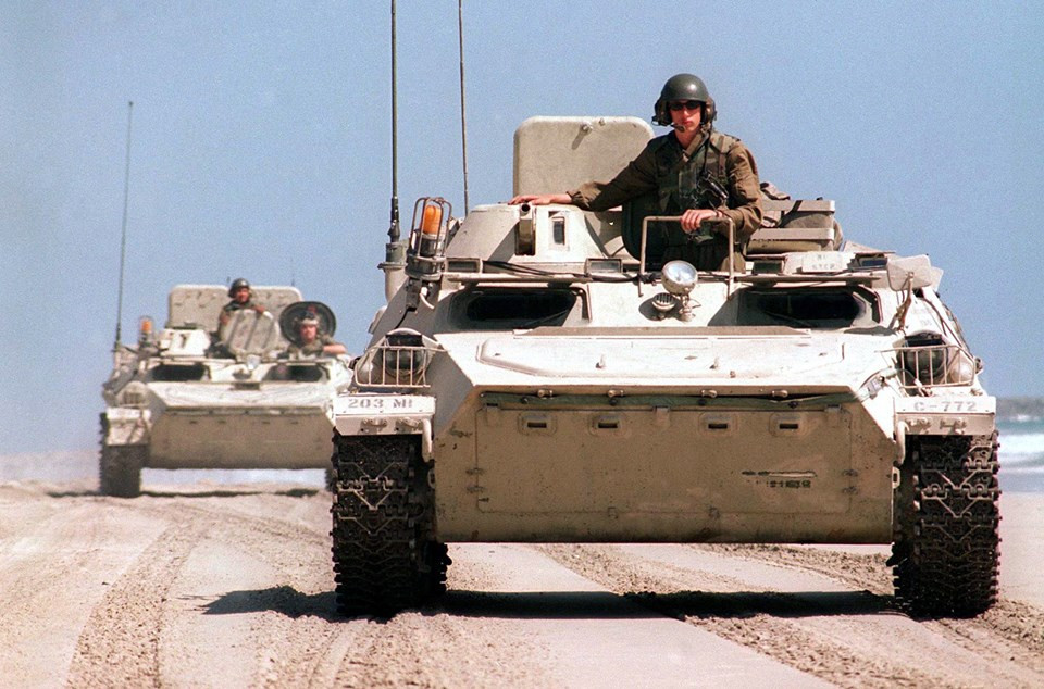 Số vũ khí Liên Xô trên Quân đội Mỹ có được từ “Chiến dịch bão táp sa mạc” trong Chiến tranh vùng Vịnh 1991, và hầu hết chúng đều còn nguyên vẹn khi rơi vào tay người Mỹ. Trong ảnh là xe bọc thép đa năng MT-LB được Thủy quân Lục chiến Mỹ sử dụng cho chiến dịch đổ bộ lên bãi Đỏ tại căn cứ huấn luyện Pendleton, miền Nam California. Nguồn ảnh: S21K.co