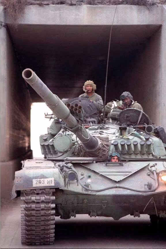 Được biết những chiếc M84 mà Mỹ có được từng thuộc về Quân đội Kuwait và chúng được mua trước khi Chiến tranh vùng Vịnh diễn ra không lâu. Nguồn ảnh: S21K.co