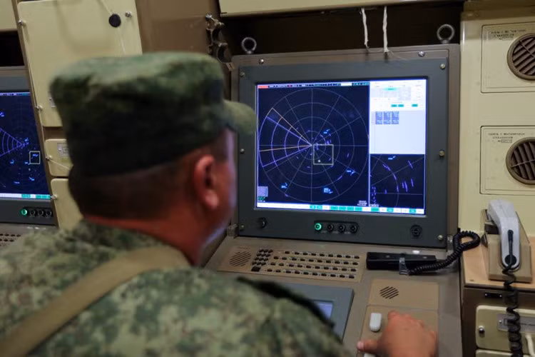 Tuy nhiên không để đồng minh Syria phải cảm thấy lo ngại, hãng thông tấn TASS của Nga dẫn nguồn tin quân sự của mình đã thông báo tổ hợp S-300 của Syria có đại đa số phần cứng là S-300PM nhưng radar trinh sát và điều khiển hỏa lực lại là của S-300PMU2.