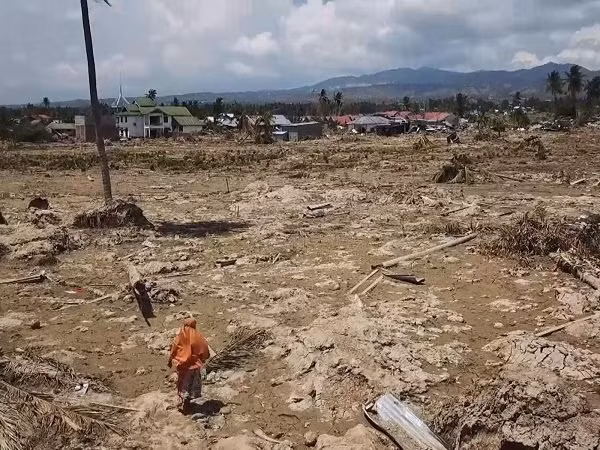 Noi dau xe long cua nguoi vo mat chong do song than Indonesia-Hinh-2