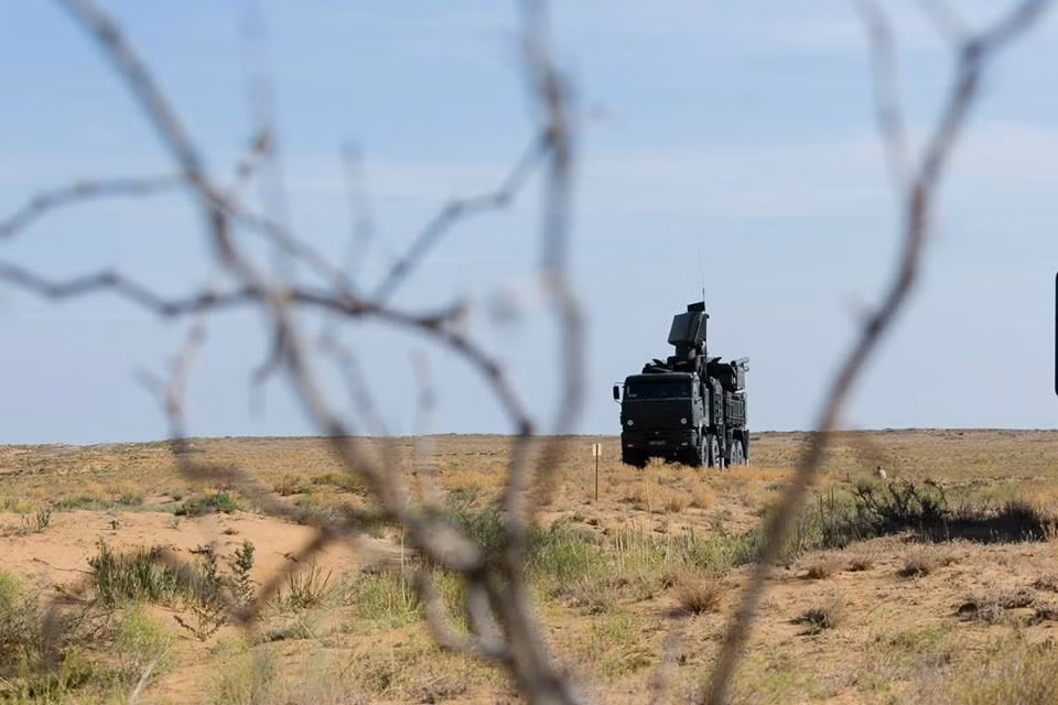 Một nguồn tin ngoại giao quân sự tiết lộ với hãng tin TASS rằng, các tiểu đoàn S-300PM của Syria hiện tại trước đây thuộc biên chế lực lượng phòng không Nga nay đã được chuyển loại sang sử dụng tổ hợp tên lửa phòng không tầm S-400 Triumf. Nguồn ảnh: Bộ Quốc phòng Nga. 