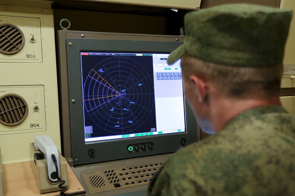 Các tổ hợp S-300PM này sau đó đã được sửa chữa tại các nhà máy quốc phòng Nga, đều đang trong tình trạng sử dụng tốt, có khả năng thực hiện các nhiệm vụ chiến đấu và được giữ nguyên cấu hình như khi phục vụ trong Quân đội Nga, điều không bao giờ có ở các biến thể S-300 xuất khẩu. Nguồn ảnh: Bộ Quốc phòng Nga. 