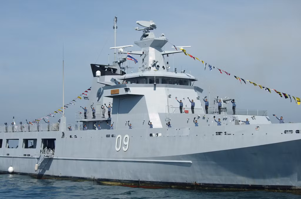 Dù có lượng giãn nước 1.625 tấn, tàu Darussalam cũng được phía Đức tích hợp tên lửa chống hạm Exocet MM40 Block 3 với cụm phóng mang theo 4 tên lửa. Các tên lửa này có tầm bắn lên đến 180km và được trang bị đầu đạn nổ cực mạnh nặng 165kg. Nguồn ảnh: Wikipedia.