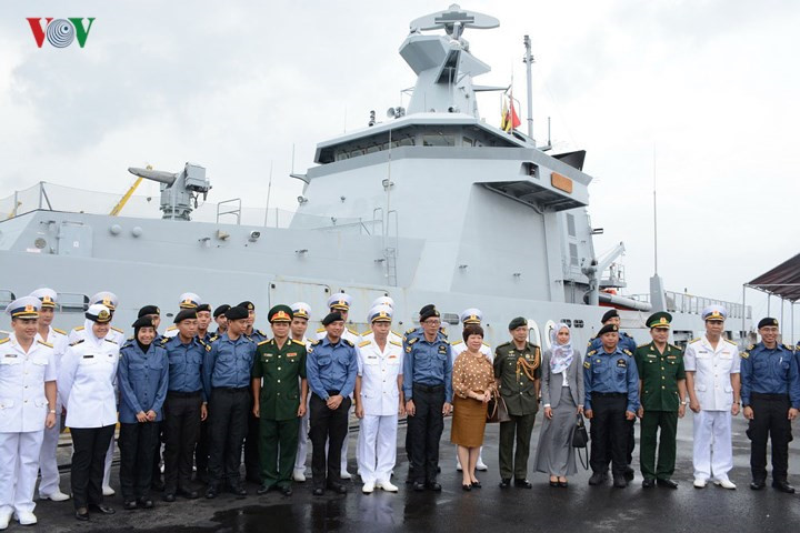 Trong 3 ngày thăm thành phố Đà Nẵng, Đoàn sẽ đến chào xã giao Lãnh đạo thành phố, Bộ Tư lệnh Quân khu 5, Bộ Tư lệnh Vùng 3 Hải quân. Dịp này, Đoàn giao lưu, thi đấu bóng chuyền với cán bộ, chiến sĩ Vùng 3 Hải quân, tham quan một số danh lam thắng cảnh ở Đà Nẵng. Nguồn ảnh: VOV.