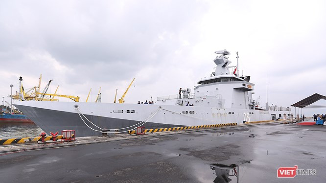 Tàu hộ vệ KDB Daruttaqwa là một trong bốn tàu tuần tra ven bờ lớp Darussalam của Hải quân Hoàng gia Brunei, đây cũng là lớp tàu chiến mạnh nhất của Brunei. Các tàu Darussalam được Brunei đưa vào trang bị trong giai đoạn từ năm 2011 đến 2014. Bản thân Brunei không đóng mới lớp Darussalam mà do công ty đóng tàu Lürssen Werft của Đức thực hiện theo đơn đặt hàng của Hải quân Brunei. Nguồn ảnh: Viettimes.