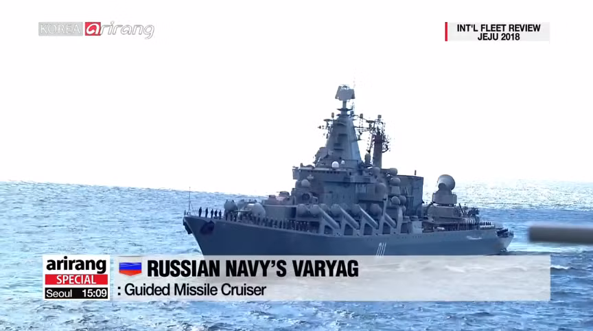 Trong ảnh là tàu tuần dương Varyag của Hải quân Nga tham dự IFR-2018, Hải quân Nga chỉ cử duy nhất một đại diện tới đảo Jeju lần này. Nguồn ảnh: Arirang.