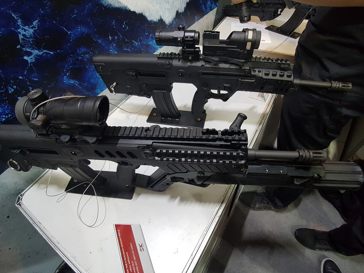 Theo những hình ảnh có được về TAR-21 của Việt Nam thì đây là biến thể CTAR-21, biến thể rút gọn từ bản TAR-21 tiêu chuẩn với trọng lượng nhẹ hơn, chiều dài nòng súng ngắn hơn, và được chế tạo chủ yếu dành cho lực lượng biệt kích, ở Việt Nam là một số đơn vị tinh nhuệ như Hải quân đánh bộ.