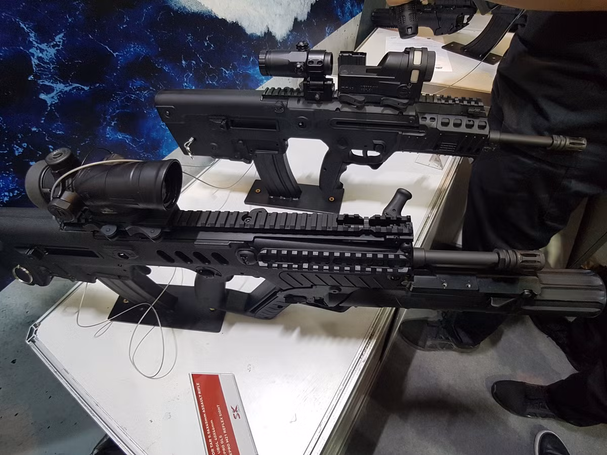 Theo những hình ảnh có được về TAR-21 của Việt Nam thì đây là biến thể CTAR-21, biến thể rút gọn từ bản TAR-21 tiêu chuẩn với trọng lượng nhẹ hơn, chiều dài nòng súng ngắn hơn, và được chế tạo chủ yếu dành cho lực lượng biệt kích, ở Việt Nam là một số đơn vị tinh nhuệ như Hải quân đánh bộ.