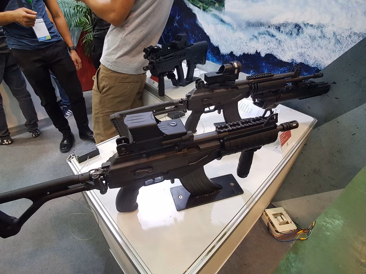 Hiện nay, súng trường tấn công IWI ACE đang được chế tạo tại nhà máy Z111 với cả 2 phiên bản ACE 31 và ACE 32. Trong tương lai, IWI ACE được kỳ vọng sẽ trở thành ứng cử viên thay thế cho các dòng súng trường tấn công AK-47 đã lỗi thời có trong biên chế của Quân đội ta.