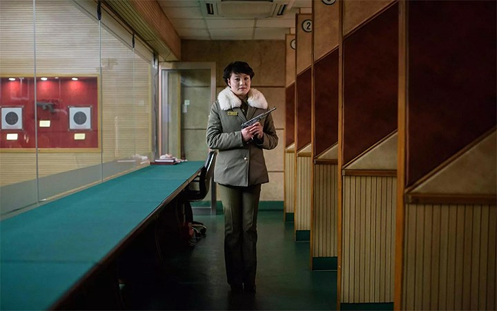 Còn đây là chị Kim Su-ryon, một nhân viên của trường bắn Maeri ở thủ đô Bình Nhưỡng của Triều Tiên.