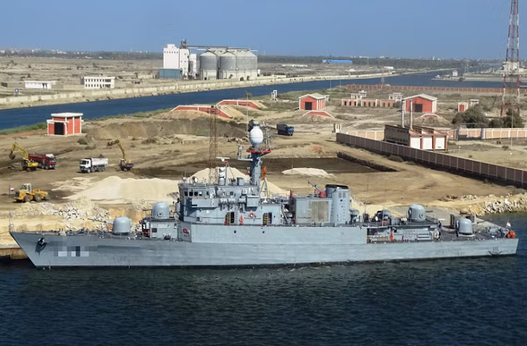 Dù vậy khi về Việt Nam, các tàu chiến Hàn Quốc sẽ bị tháo dỡ một phần các trang thiết bị hàng hải và vũ khí đi kèm, số vũ khí này cũng có thể được giữ nguyên tùy theo yêu cầu của từng quốc gia sở hữu chúng. Ví dụ điển hình như chiếc Gimcheon PCC-761 nay là tàu – 018, nó chỉ được trang bị ba trong tổng số 4 tháo pháo theo nguyên bản, hệ thống ống phóng ngư lôi 324mm trên tàu cũng bị tháo ra. Vậy với trường hợp của tàu Yeosu PCC-765 sau khi về Việt Nam hệ thống vũ khí của nó sẽ còn lại gì? Nguồn ảnh: BoxShipCaptain